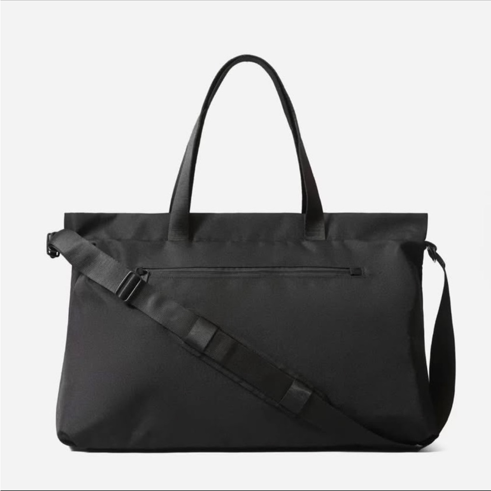 SOLD 🛑 Everlane ReNew Transit Weekender